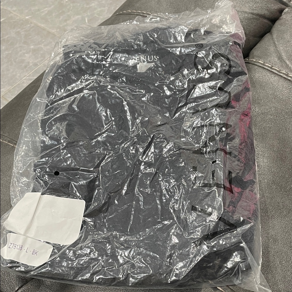 VENUS Elegant Black Garment